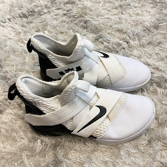 Nike LeBron solider 12 basketball shoes - Picture 4 of 4